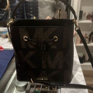 MICHAEL Michael Kors Black and Brown Shoulder Bag with Gold Hardware